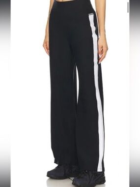 Beyond Yoga Spacedye Laid Back Stripe Size M NWT